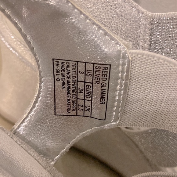 Kenneth Cole Wedge Sandals - Size 3 youth - silver with glitter and pearls - Picture 6 of 7